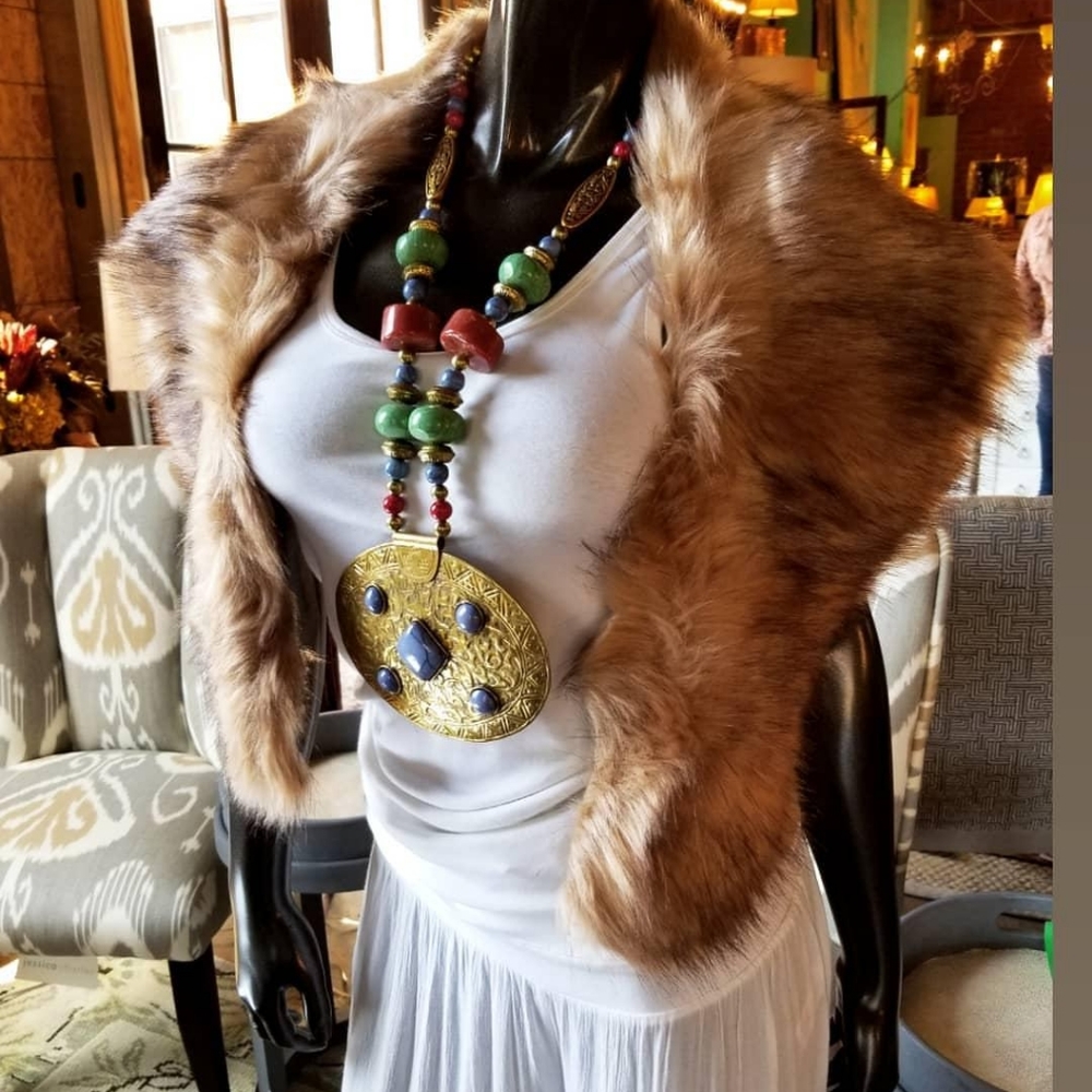 đ¤Luxurious Cream & Brown faux fur scarfđ¤ - Picture 14 of 16